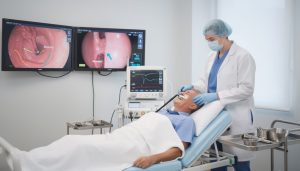 Lire la suite à propos de l’article Comprendre la procédure et les enjeux de la fibroscopie gastrique