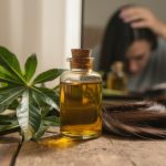 Huile de ricin et chute de cheveux : démêler le mythe de la réalité découvrez la vérité sur l'huile de ricin et la chute de cheveux : ses bienfaits réels, les idées reçues et comment l'utiliser efficacement pour stimuler la pousse.
