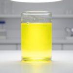 découvrez pourquoi votre urine peut devenir jaune fluo, les causes possibles et ce que cela révèle sur votre état de santé.